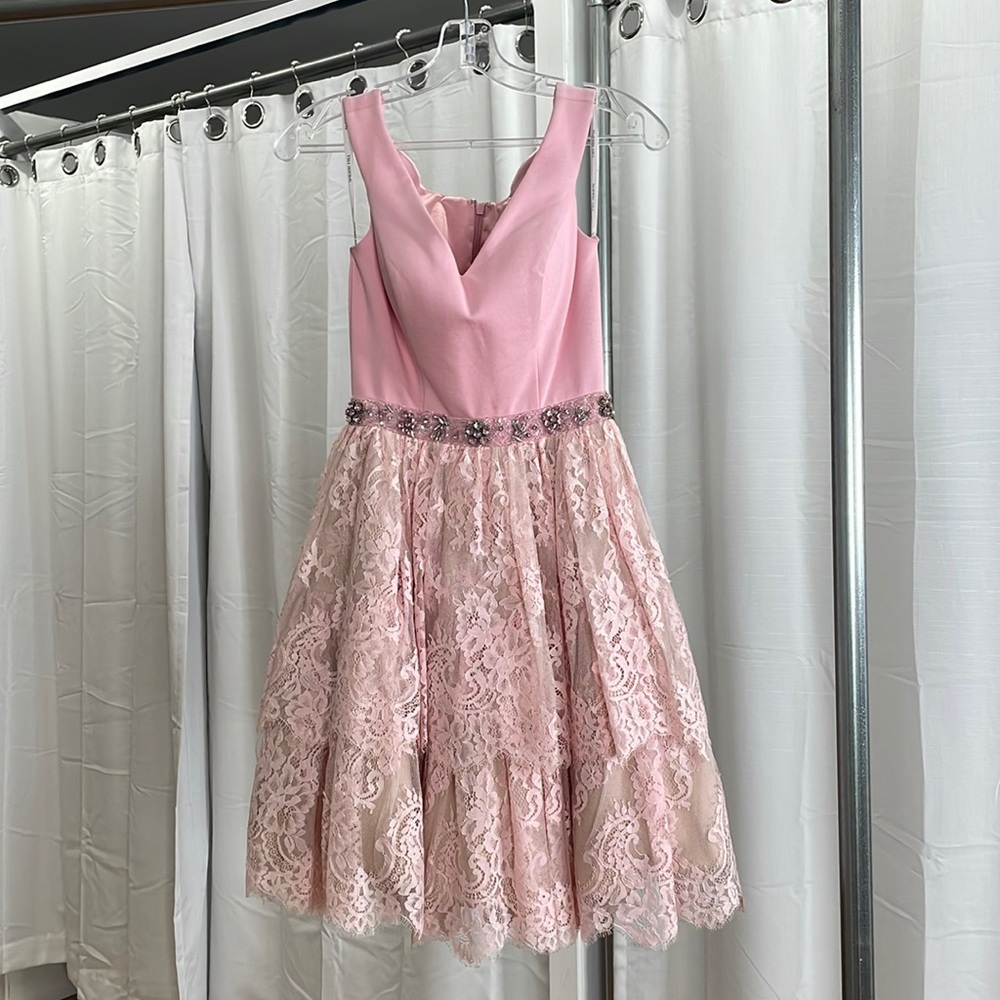 SHERRI HILL 00 blush / light pink lace short dress
